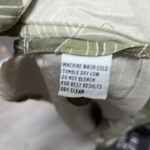 Women’s Tommy Bahama shirt sleeve shirt Medium - Picture 6 of 6